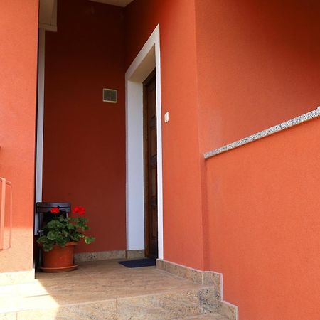 Apartment Zita With 1 Bedroom In Relaxing Surroundings Near Umag אומאג מראה חיצוני תמונה