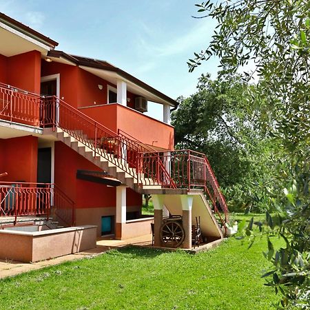 Apartment Zita With 1 Bedroom In Relaxing Surroundings Near Umag אומאג מראה חיצוני תמונה