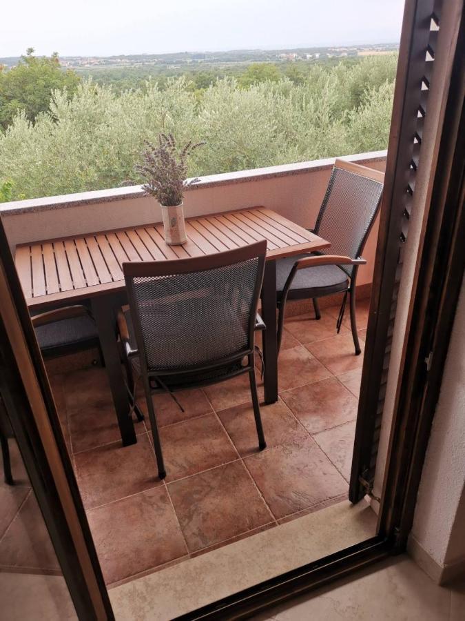 Apartment Zita With 1 Bedroom In Relaxing Surroundings Near Umag אומאג מראה חיצוני תמונה