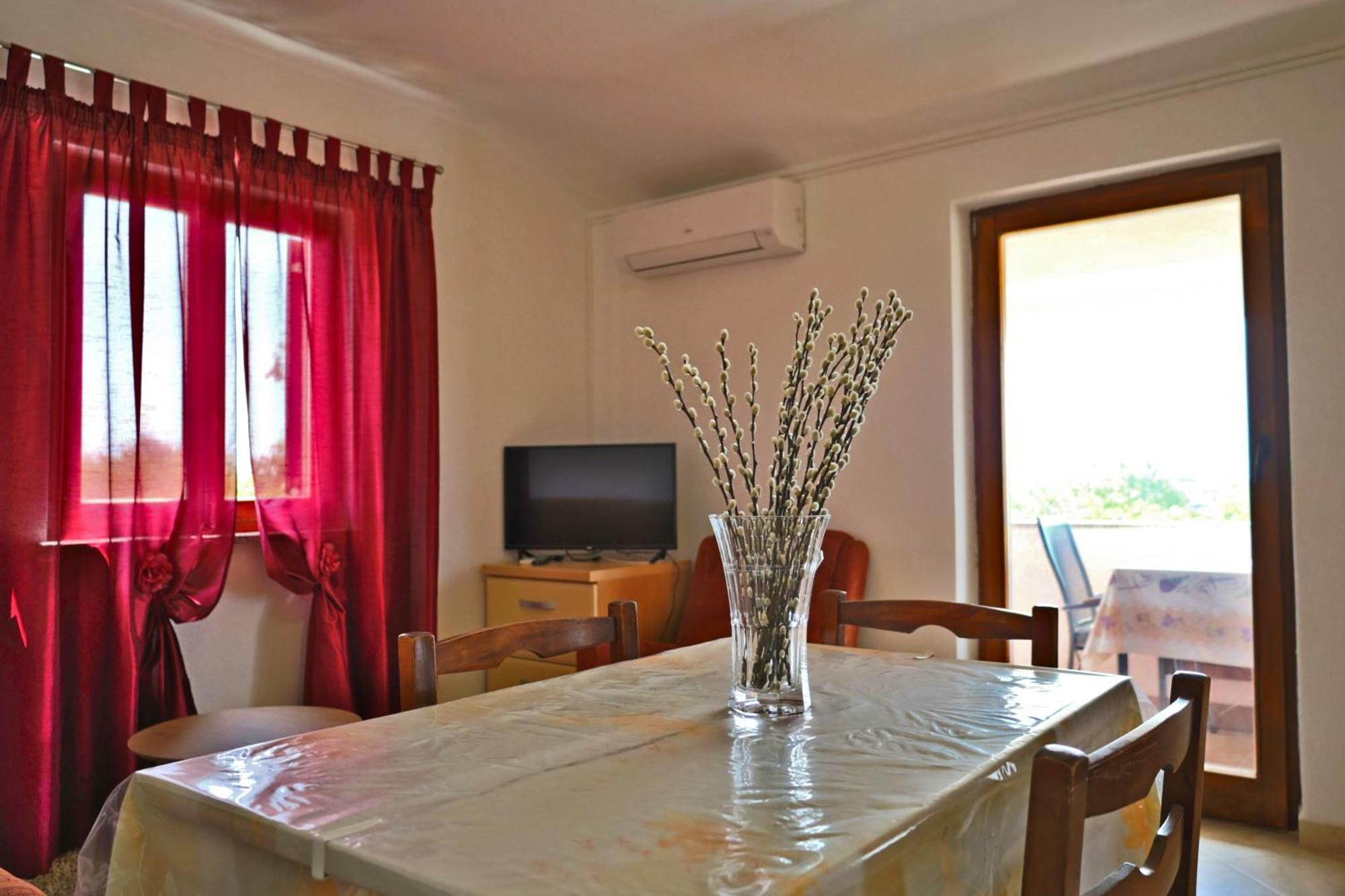 Apartment Zita With 1 Bedroom In Relaxing Surroundings Near Umag אומאג מראה חיצוני תמונה